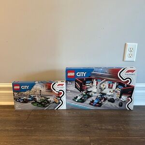 LEGO City Formula 1 Racing Garage Set - Multicolor